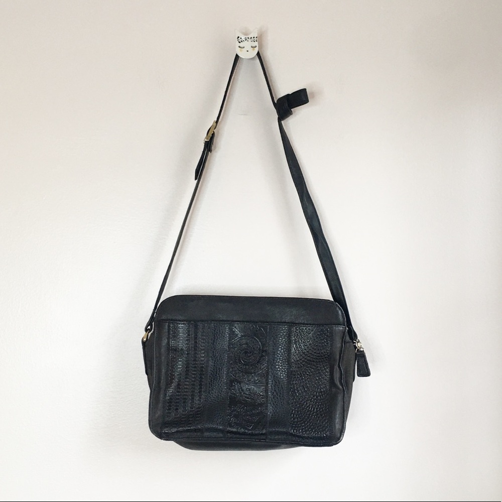 Vintage Inspired Embossed Leather Cross Body Bag Black One Size - Picture 2 of 14